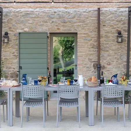 Relais Corbaia 12&1, Emma Cesena