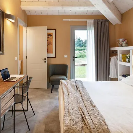 Relais Corbaia 12&1, Emma Cesena
